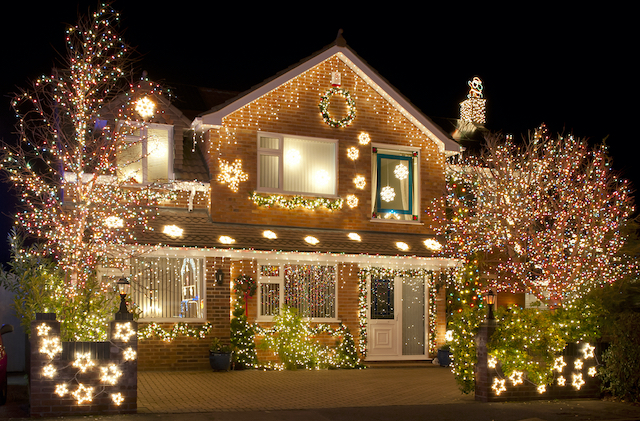 Tips and Possible Safety Risks for Installing Your Holiday Lights